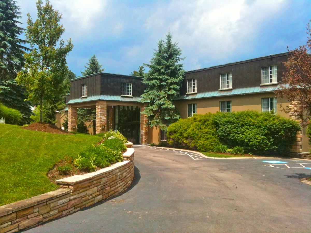 | Meadowbrook Inn
