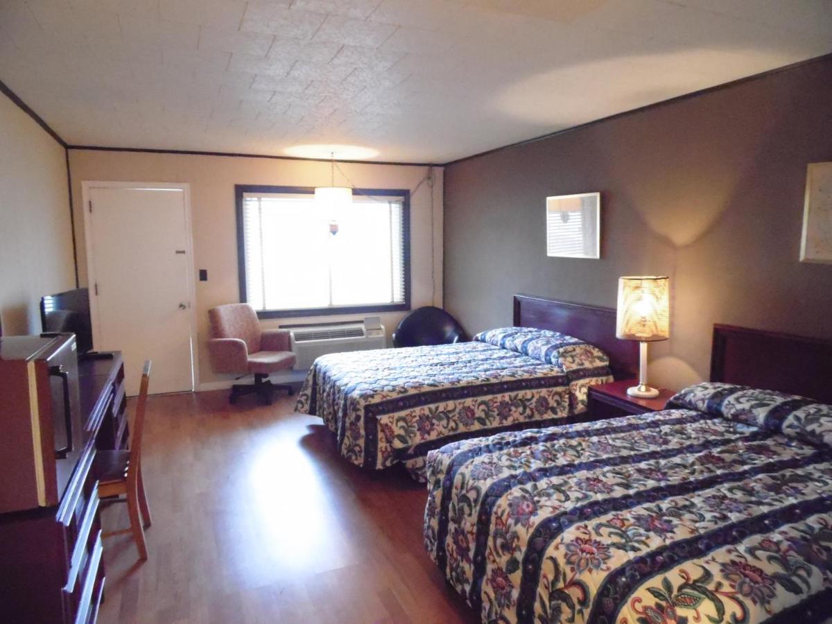 Standard Double Room at Glenwood Inn - Stroudsburg