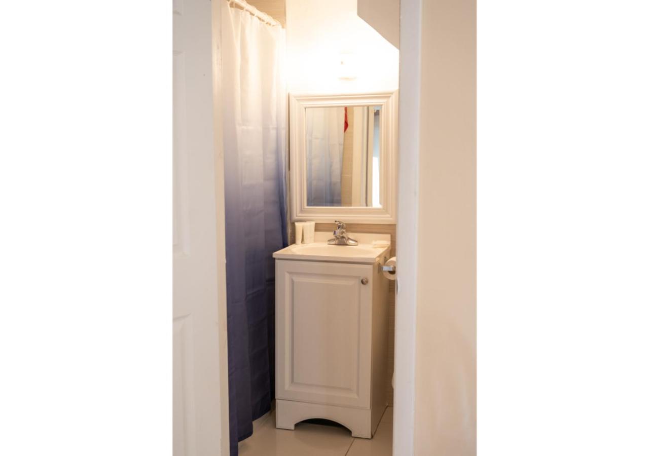 Deluxe Double Room at Miami River Inn By Renzzi