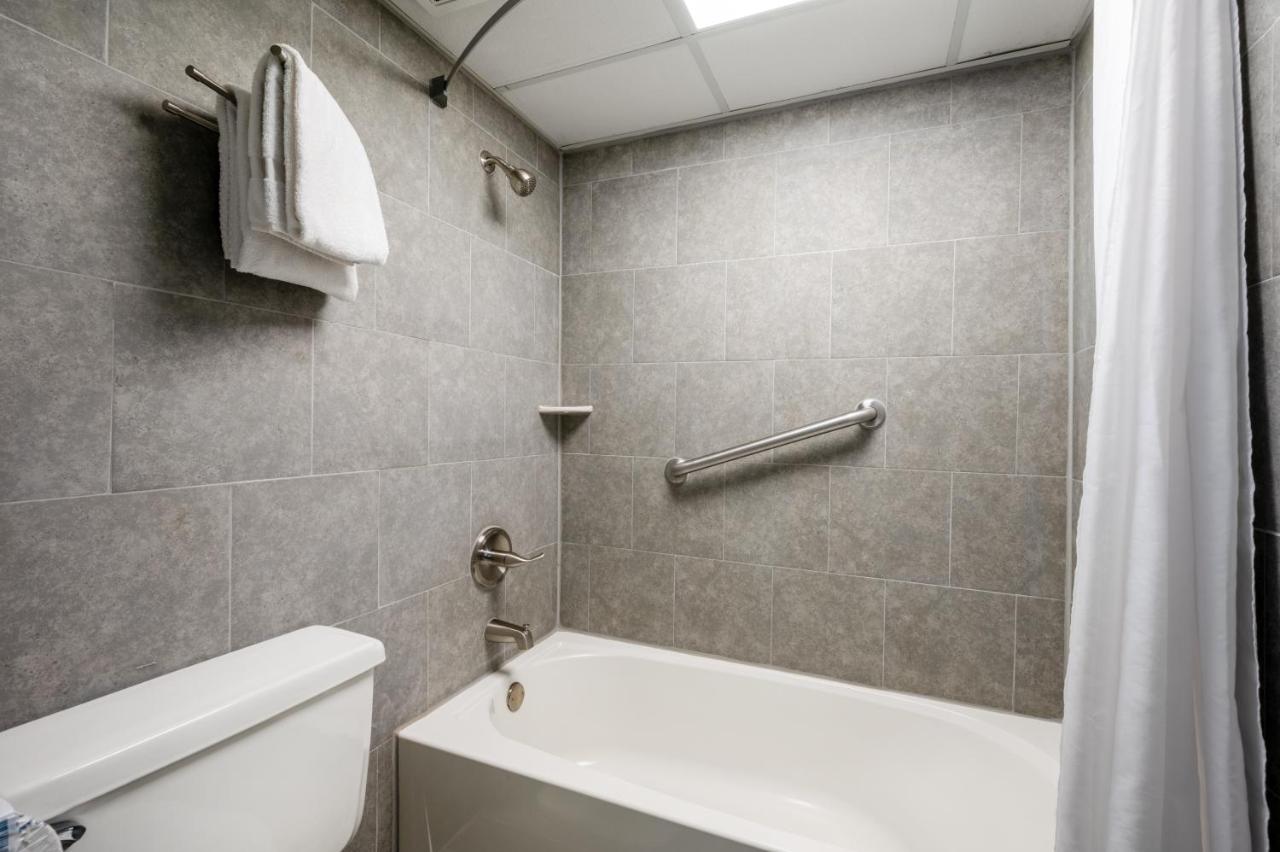 King Room - Non-Smoking at Days Inn by Wyndham Perrysburg/Toledo