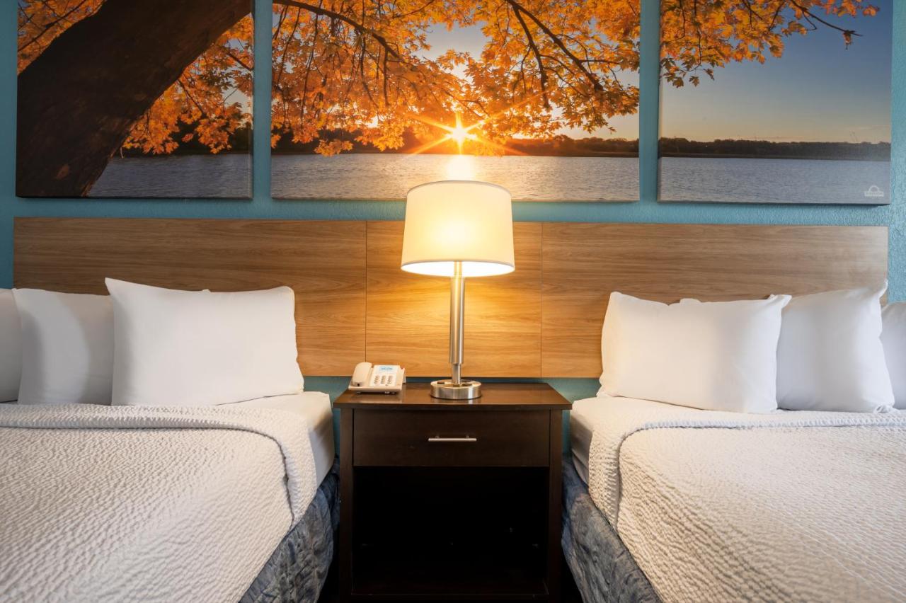 Double Room with Two Double Beds - Smoking at Days Inn by Wyndham Perrysburg/Toledo