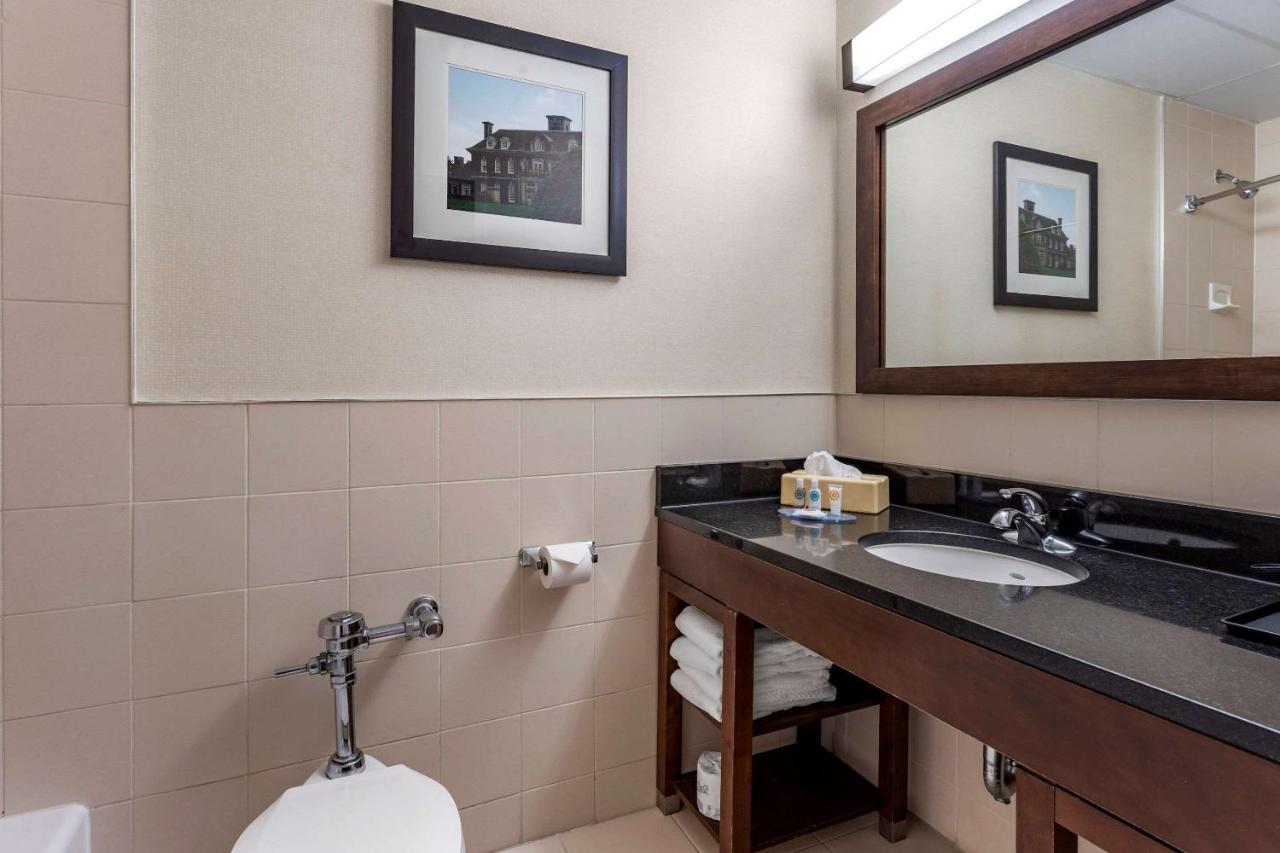 | Comfort Inn Syosset-Long Island