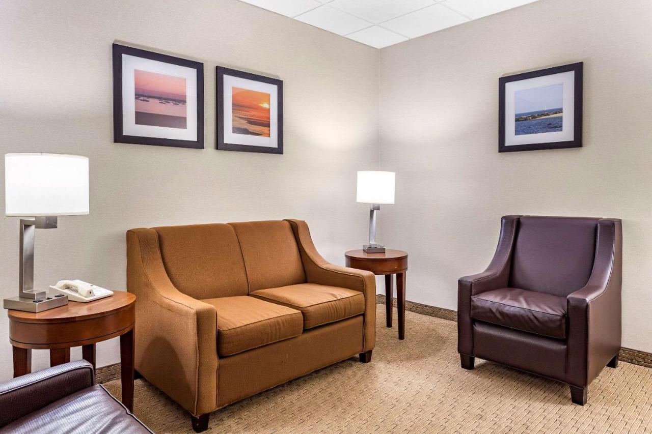 | Comfort Inn Syosset-Long Island
