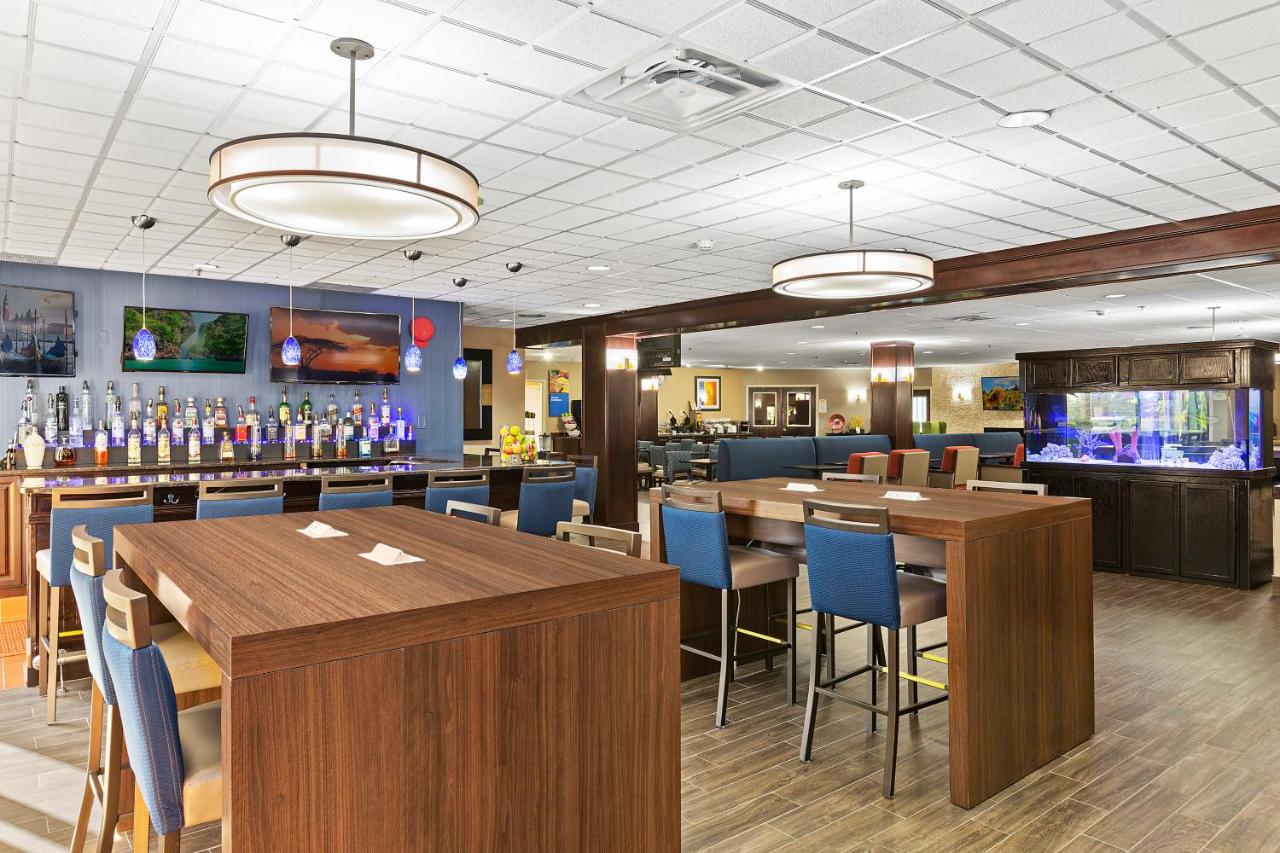 | Comfort Inn Syosset-Long Island