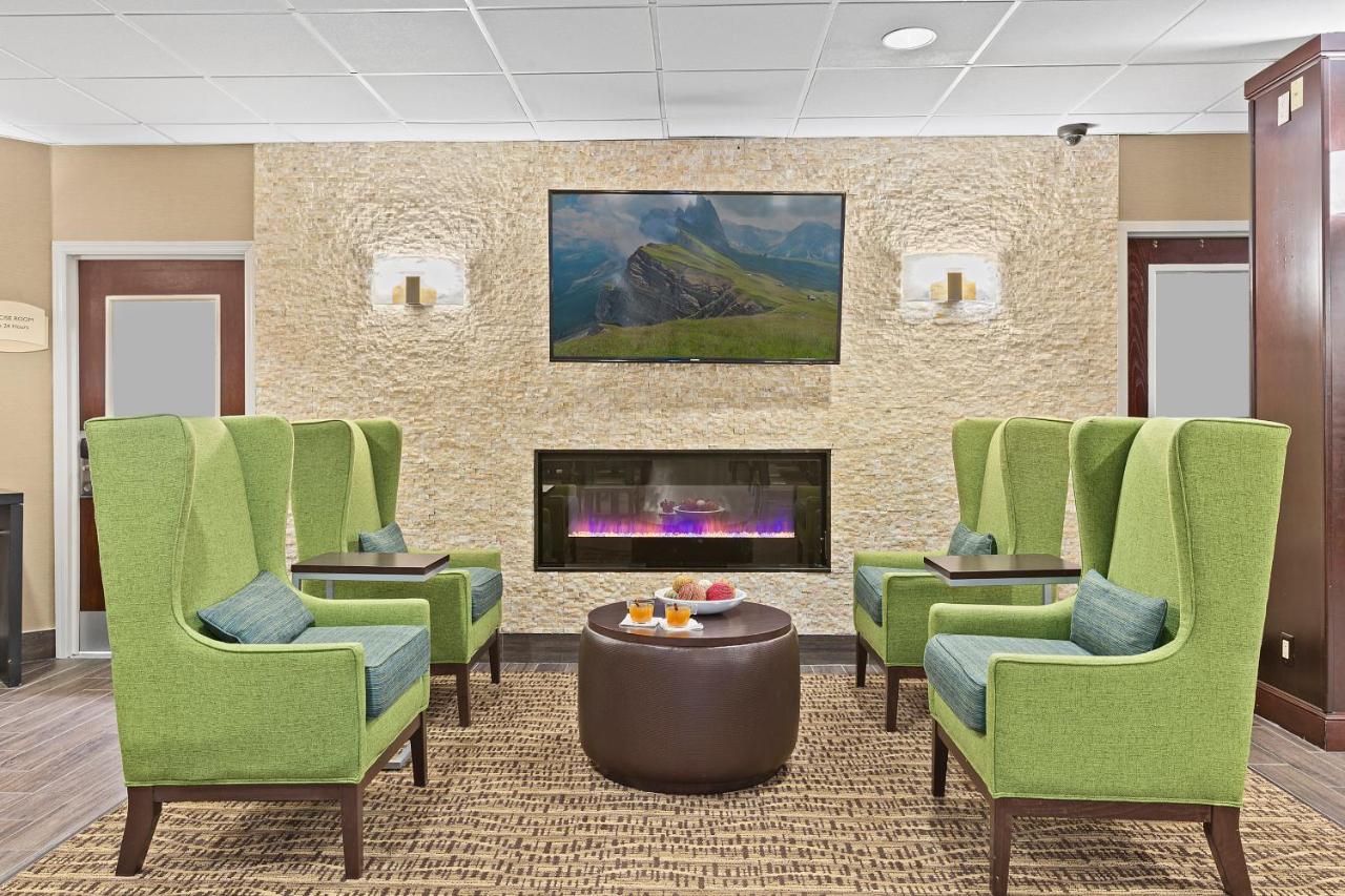 | Comfort Inn Syosset-Long Island