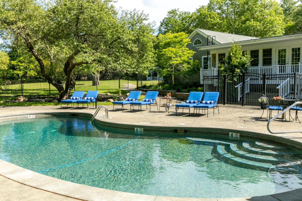 | Lambert's Cove Inn & Resort