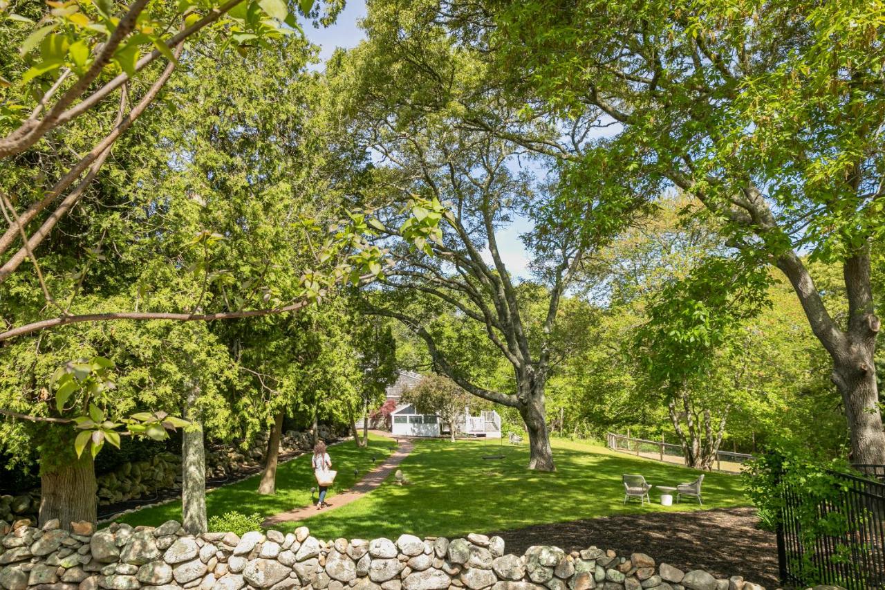 | Lambert's Cove Inn & Resort