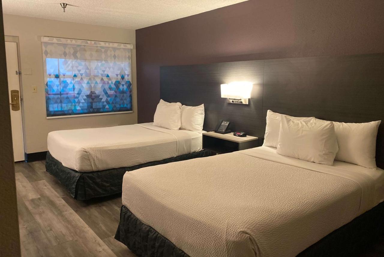 Double Room with Two Double Beds at La Quinta Inn by Wyndham Bakersfield South