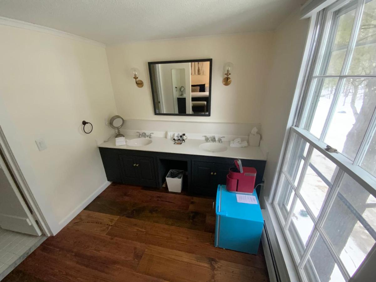 | Farm Road Estate - Inn Room 6