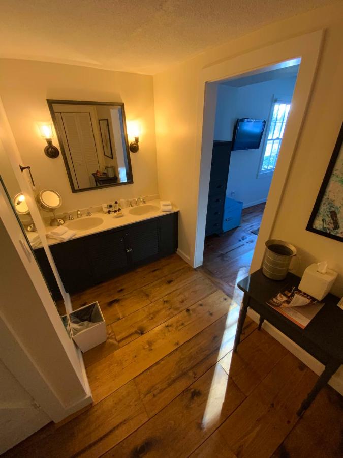  | Farm Road Estate - Inn Room 5