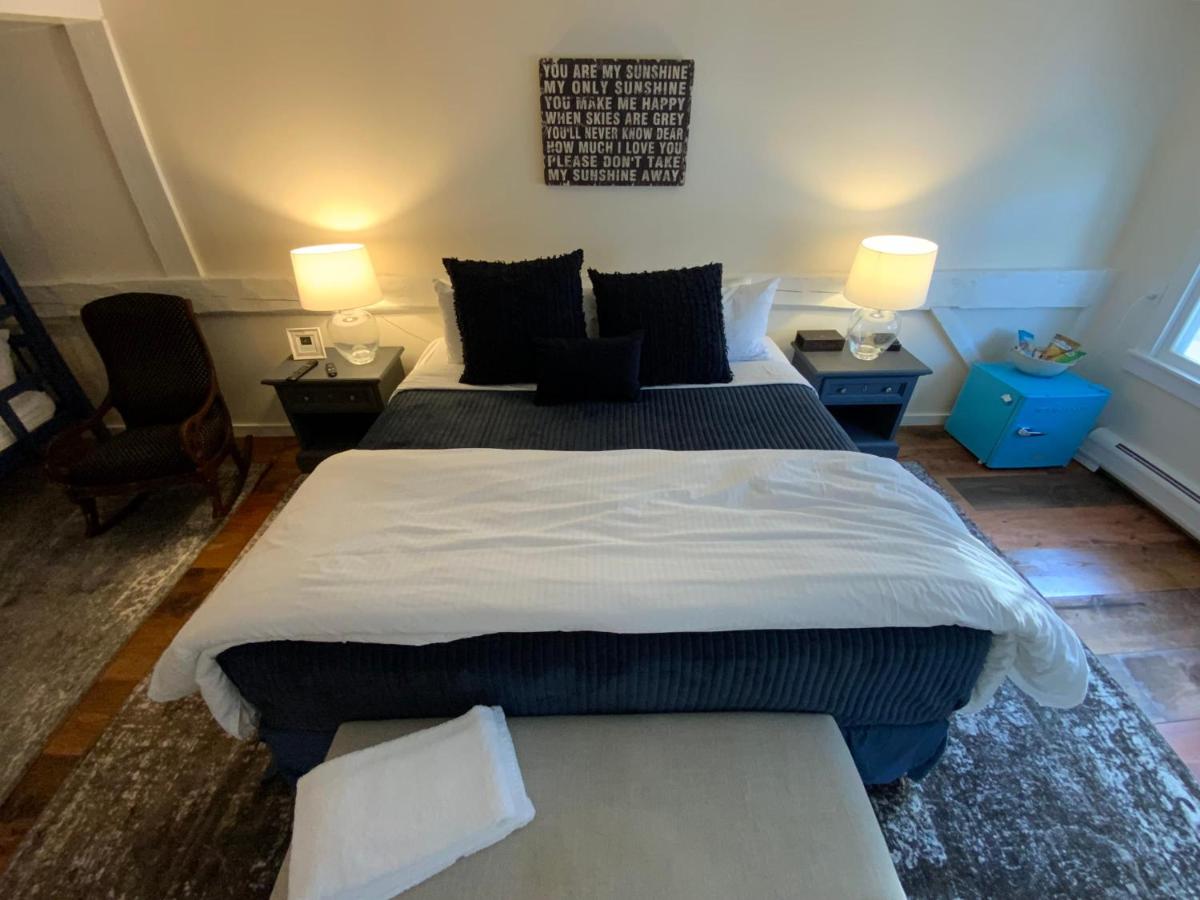 | Farm Road Estate - Inn Room 7
