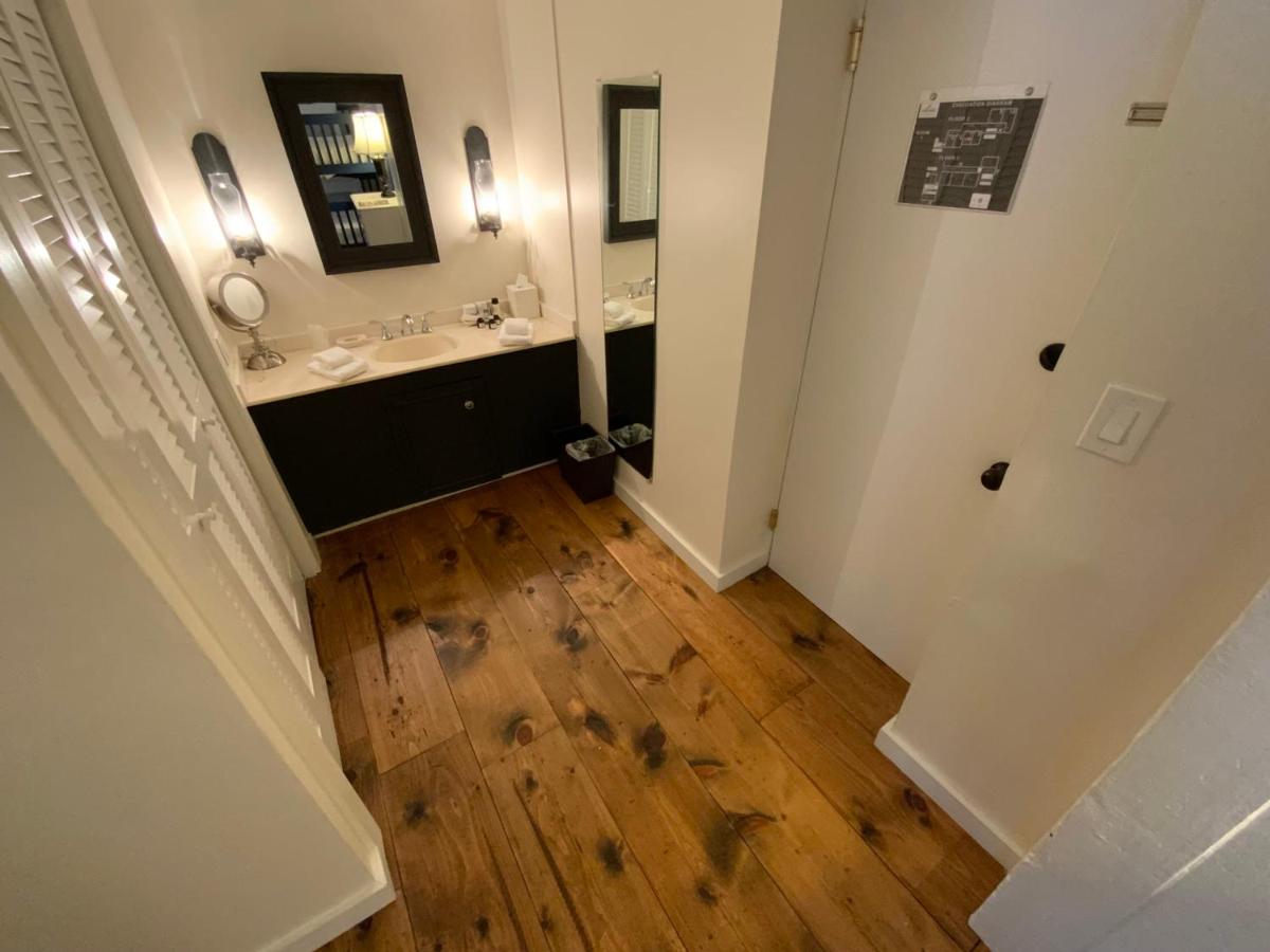 | Farm Road Estate - Inn Room 7