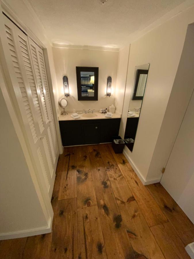 | Farm Road Estate - Inn Room 7