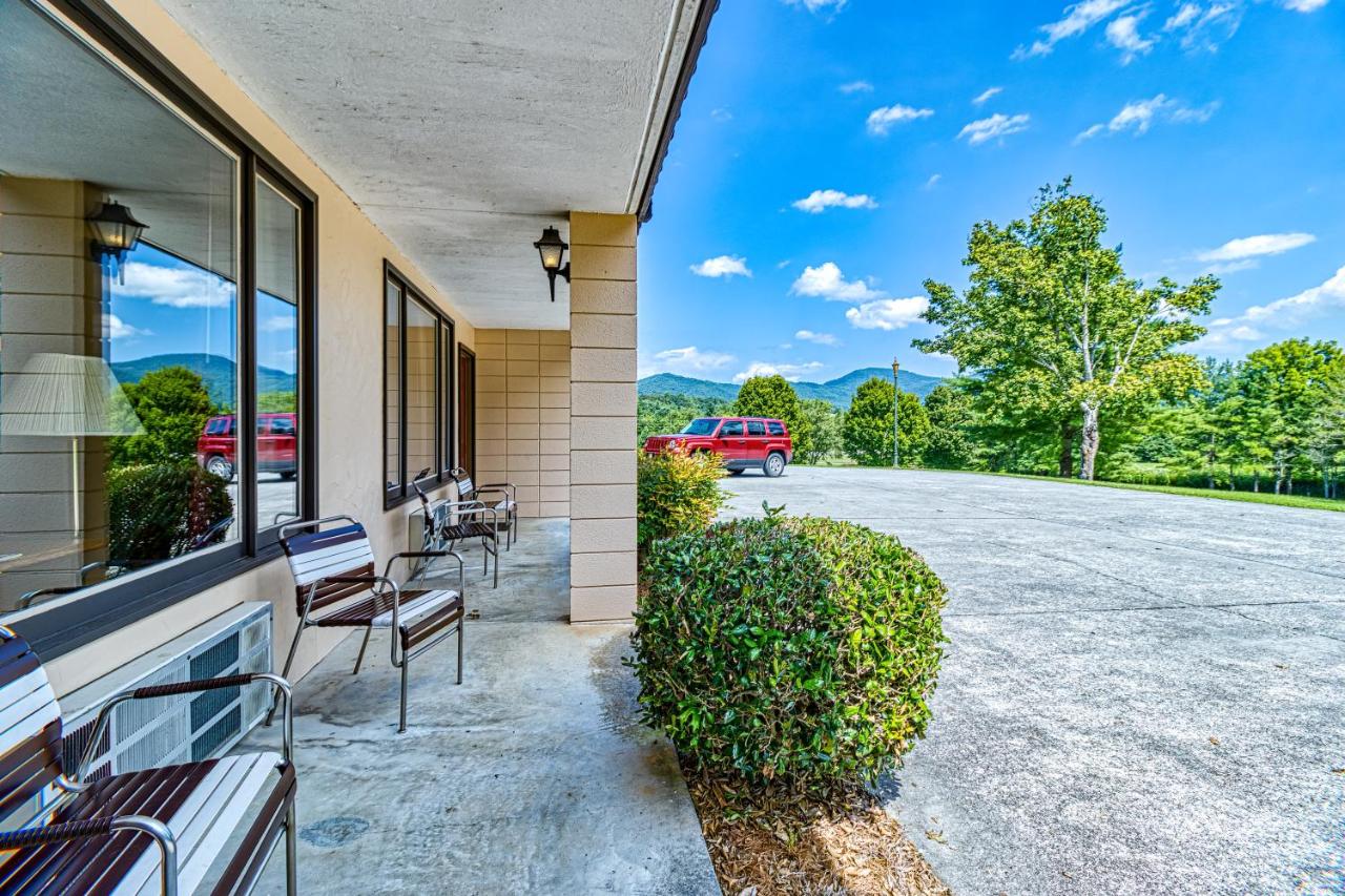 | Highland Manor Inn