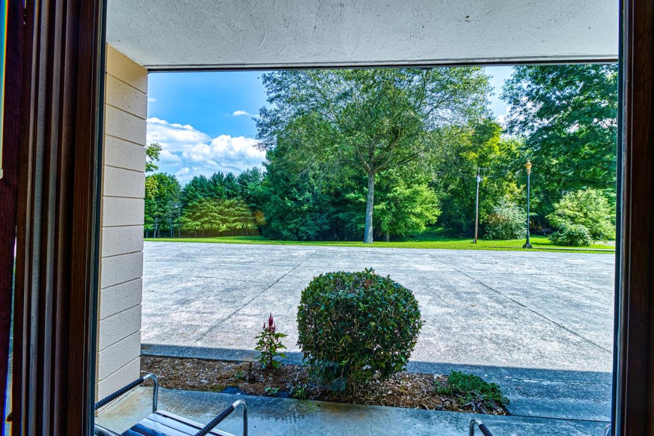 | Highland Manor Inn