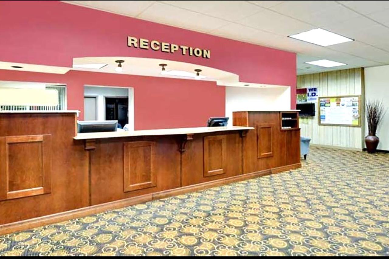  | Norwood Inn & Suites Worthington