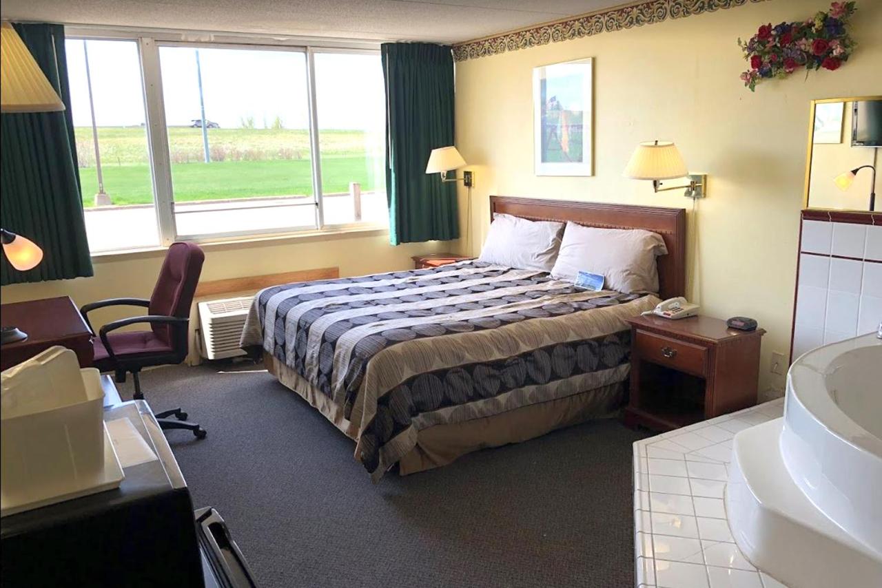 | Norwood Inn & Suites Worthington