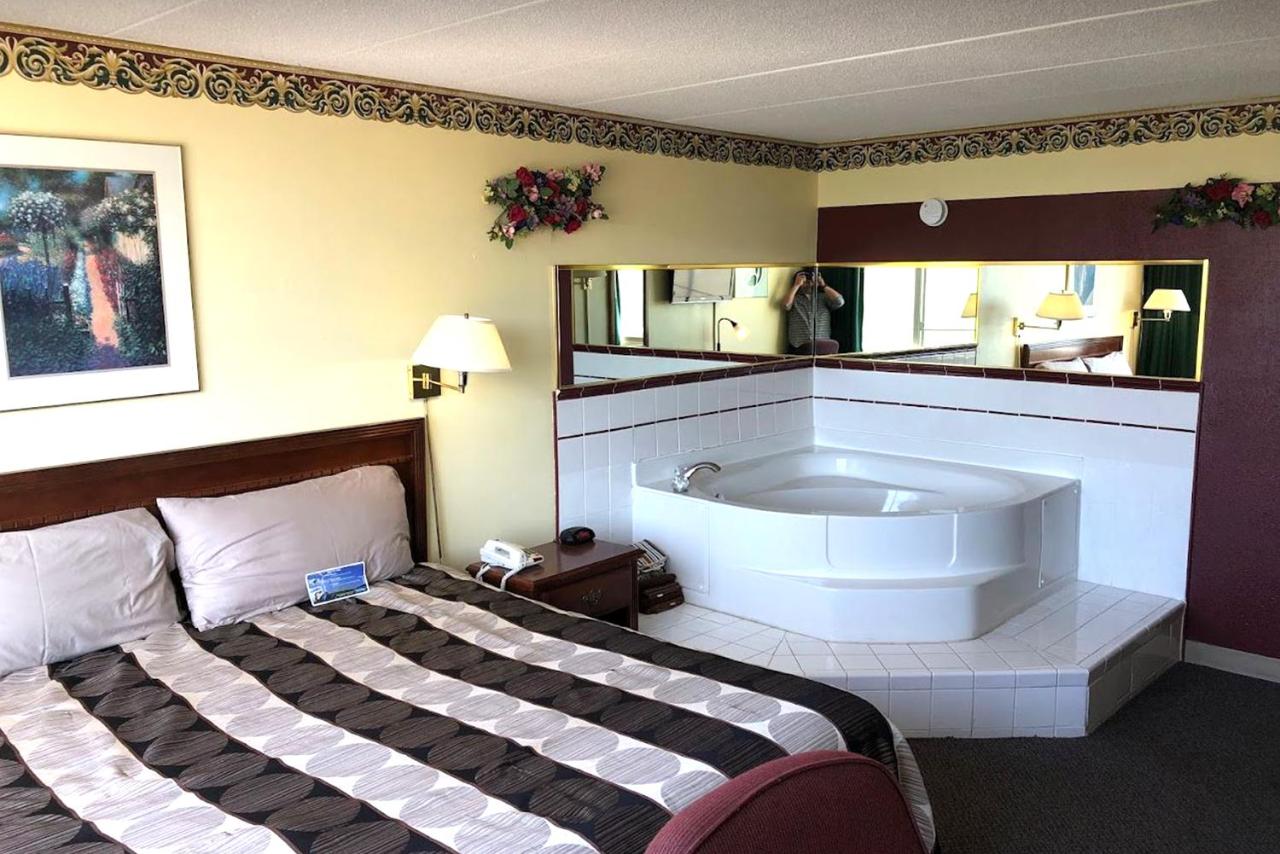 | Norwood Inn & Suites Worthington