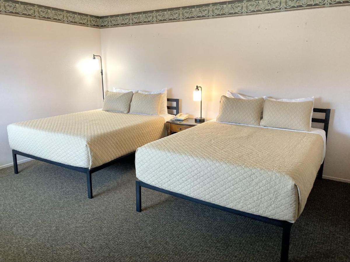 | Coast Riders Inn