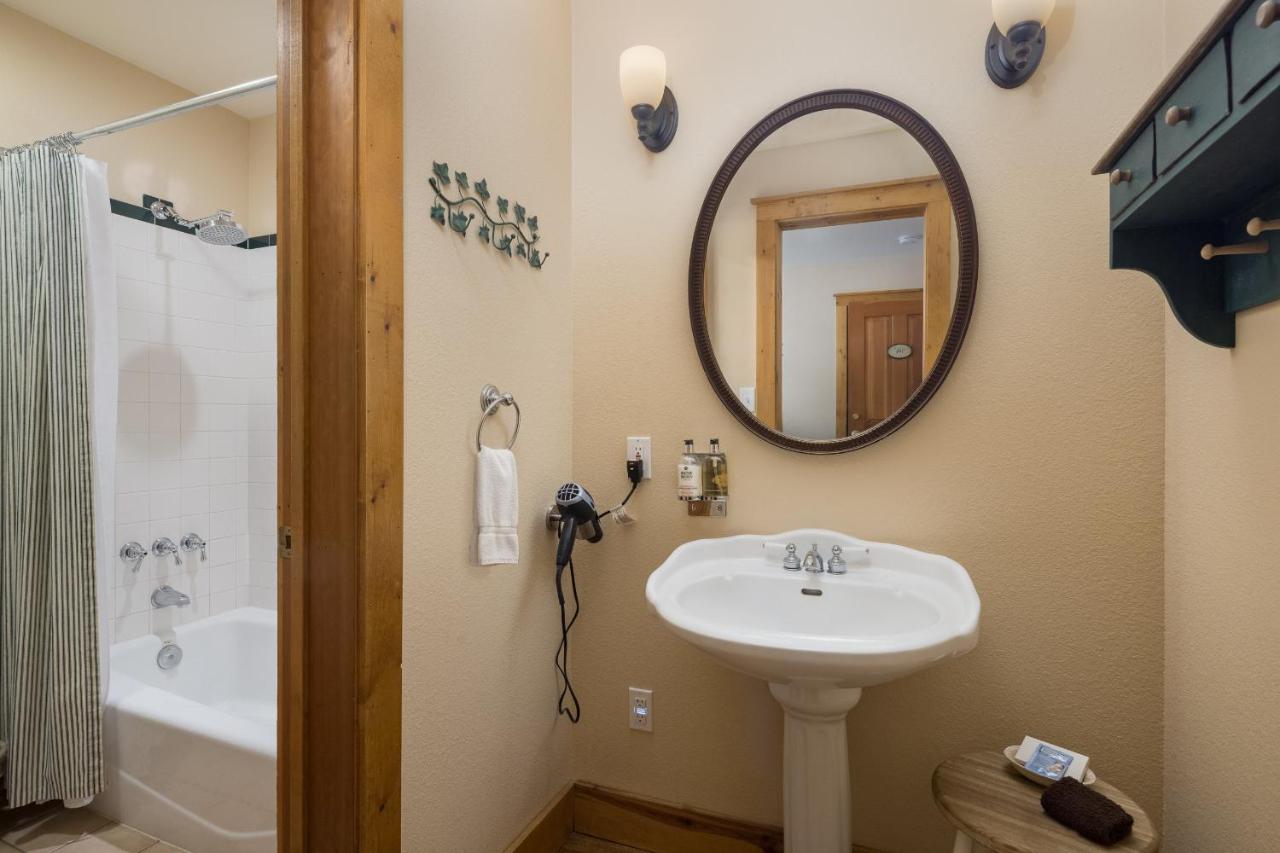  | Sunflower Hill Inn