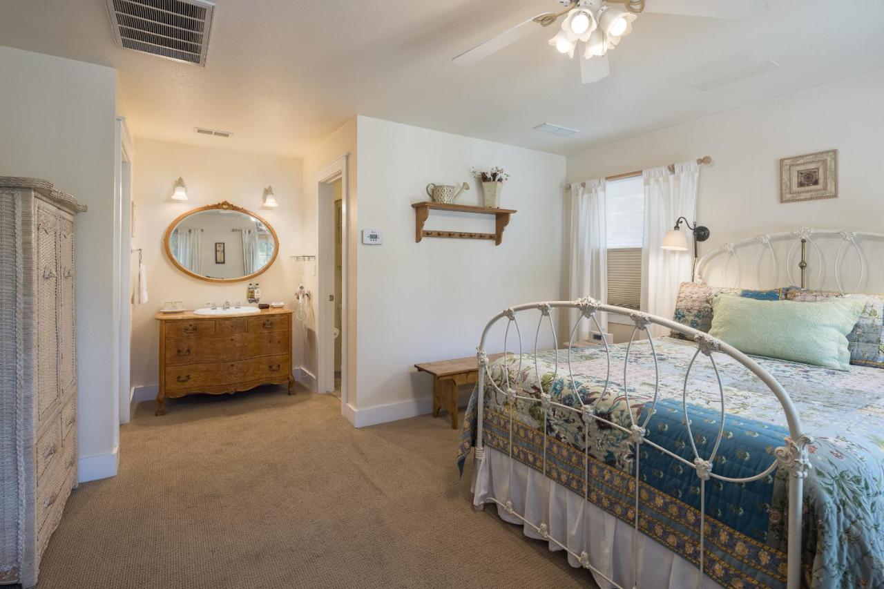  | Sunflower Hill Inn