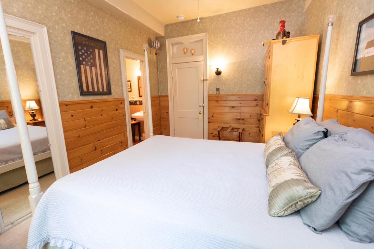 | Waybury Inn
