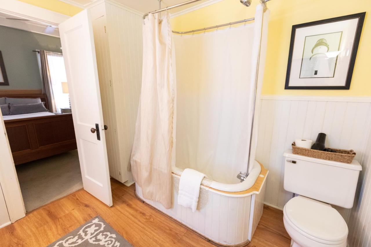 | Waybury Inn