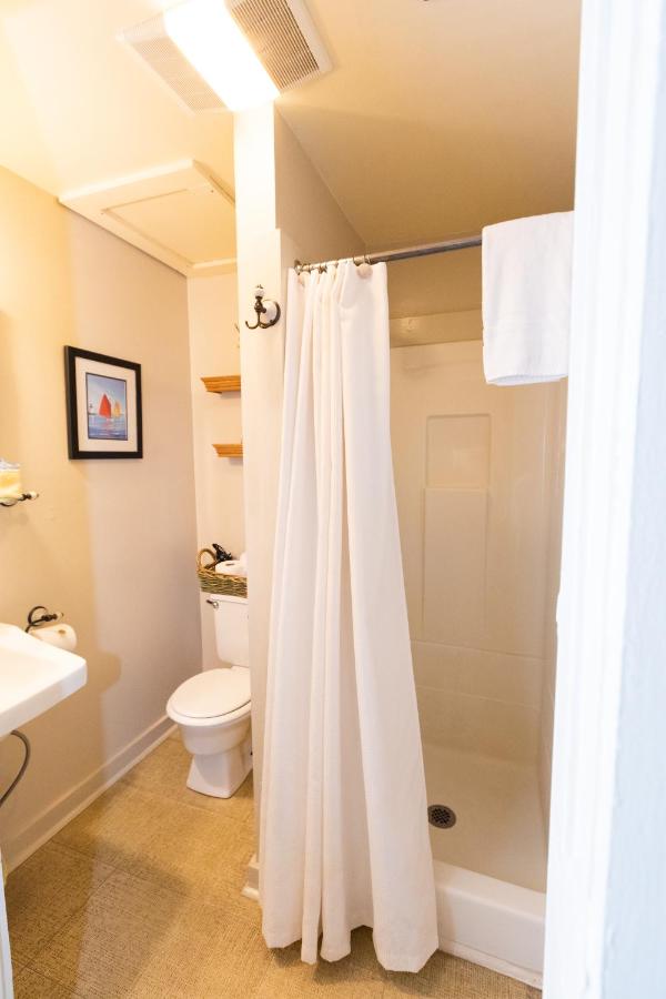 | Waybury Inn