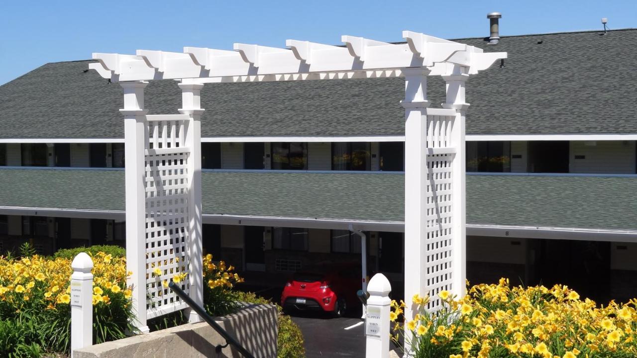  | @ Michigan Inn & Lodge
