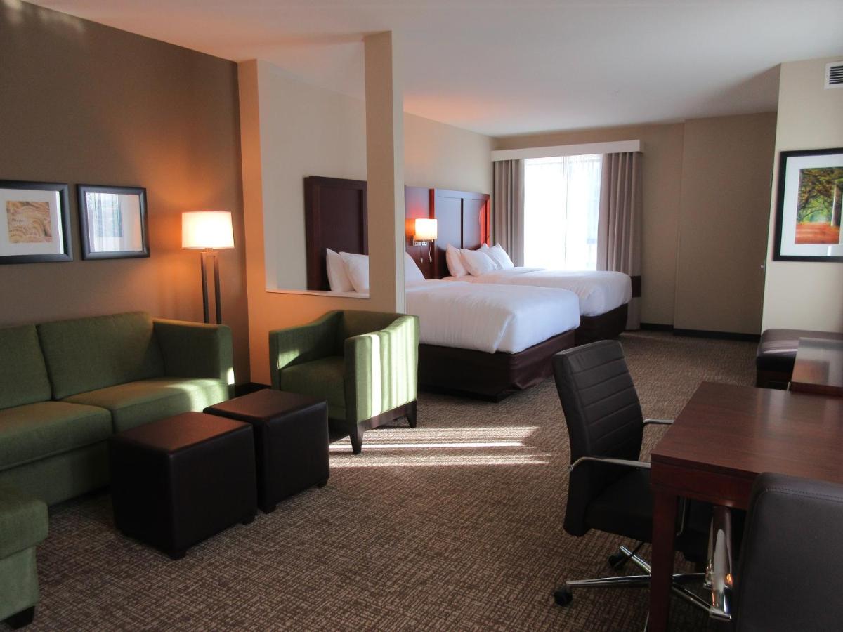 Queen Suite with Two Queen Beds and Sofabed - Non Smoking at Comfort Suites Summerville