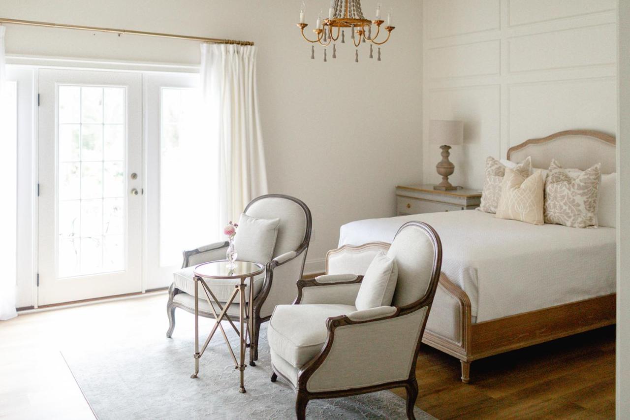 | Fairville Inn