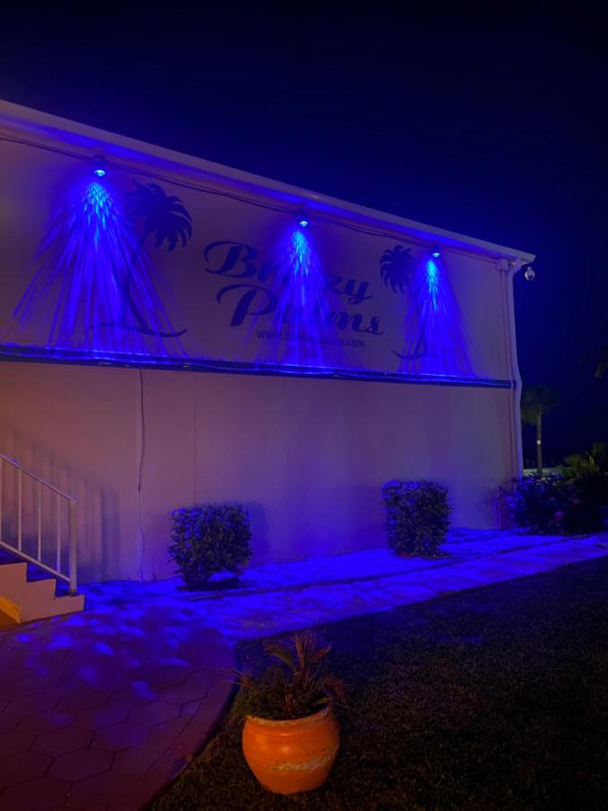 | Breezy Palms Resort