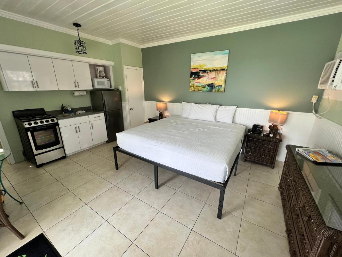 | Breezy Palms Resort