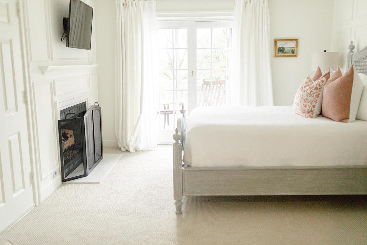 | Fairville Inn