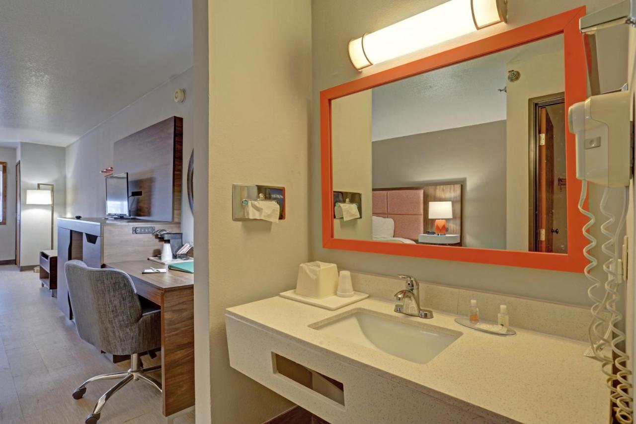 King Suite - Non-Smoking at Quality Inn Pierre - Fort Pierre