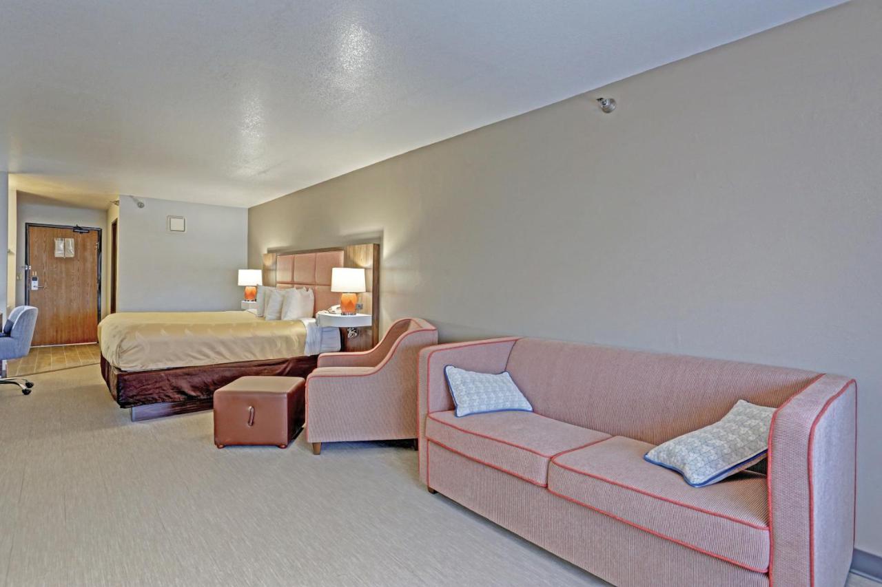 King Suite - Non-Smoking at Quality Inn Pierre - Fort Pierre