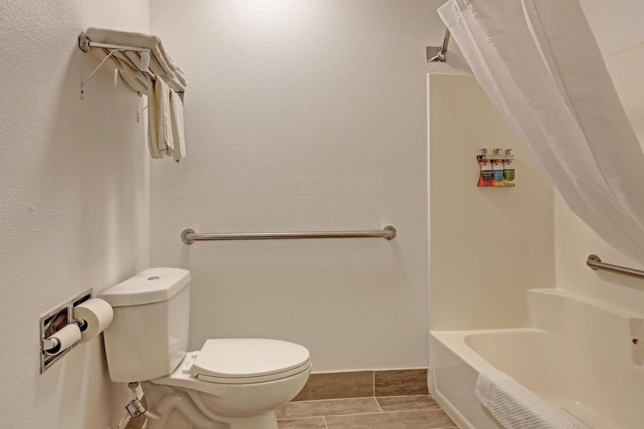 King Room - Accessible/Non-Smoking at Quality Inn Pierre - Fort Pierre