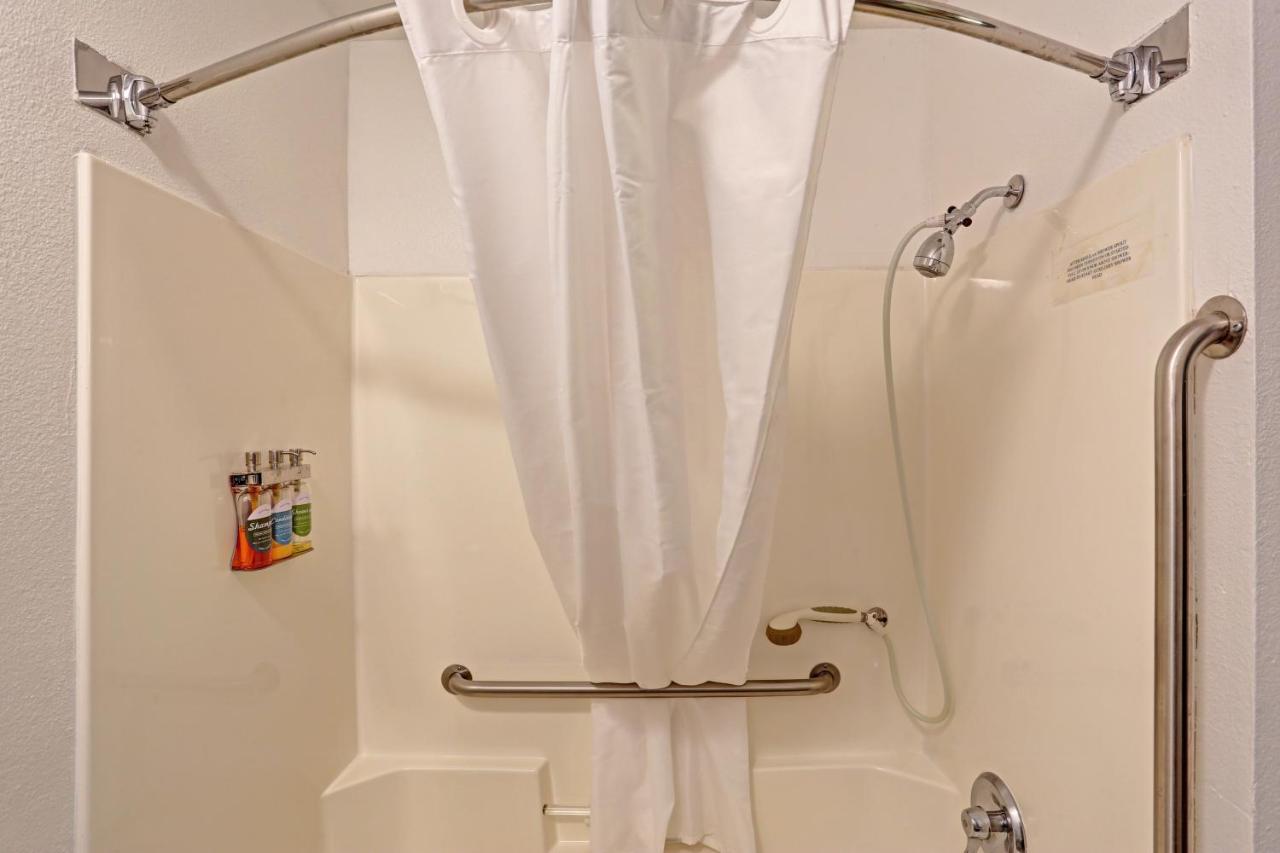 King Room - Accessible/Non-Smoking at Quality Inn Pierre - Fort Pierre