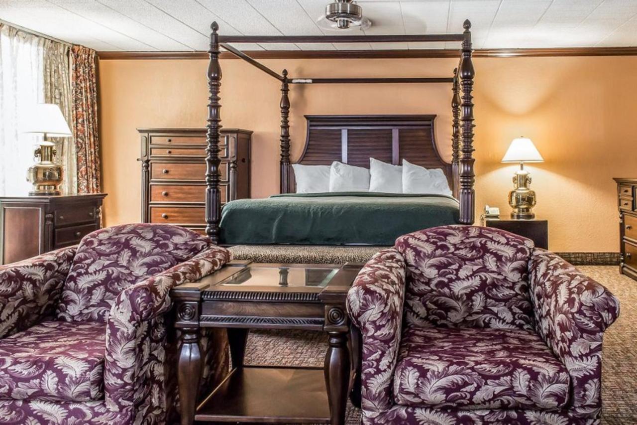 King Room with Spa Bath at FairBridge Inn & Suites Poconos