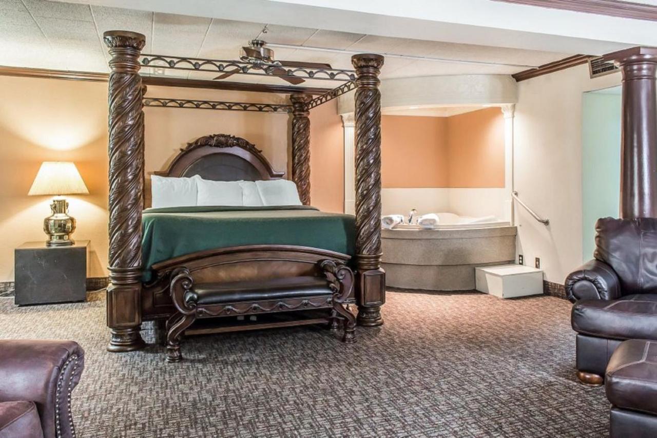 King Room with Spa Bath at FairBridge Inn & Suites Poconos