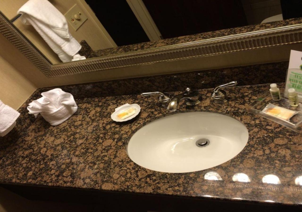 Deluxe Room at Holiday Inn Springdale/Fayetteville Area, an IHG Hotel