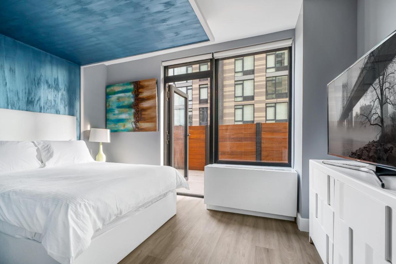 Deluxe Queen Suite, Balcony- Non-Smoking at Global Luxury Suites at The Arches