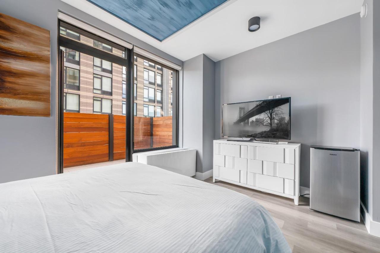 Deluxe Queen Suite, Balcony- Non-Smoking at Global Luxury Suites at The Arches