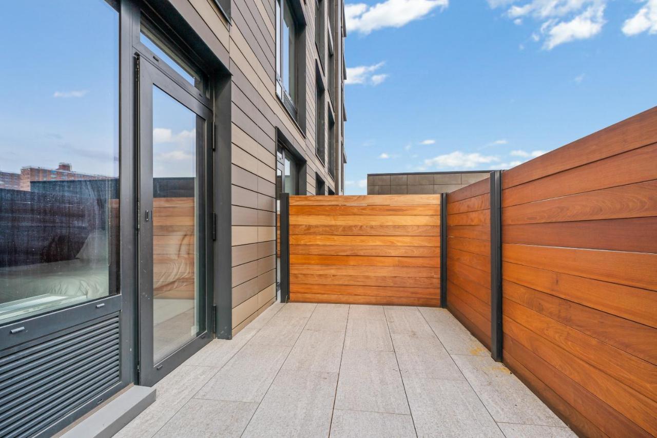 Deluxe Queen Suite, Balcony- Non-Smoking at Global Luxury Suites at The Arches