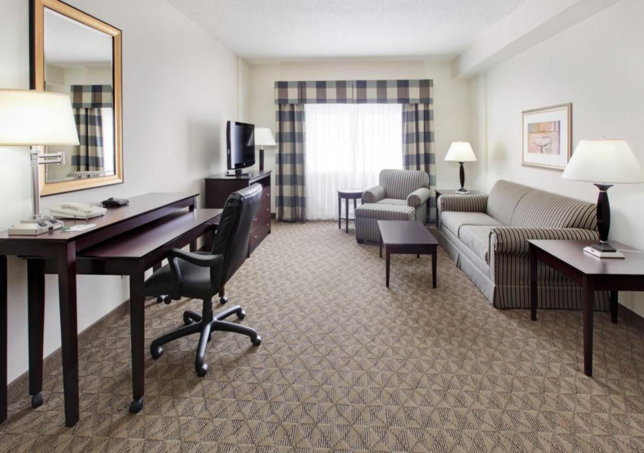 King Suite at Holiday Inn Springdale/Fayetteville Area, an IHG Hotel
