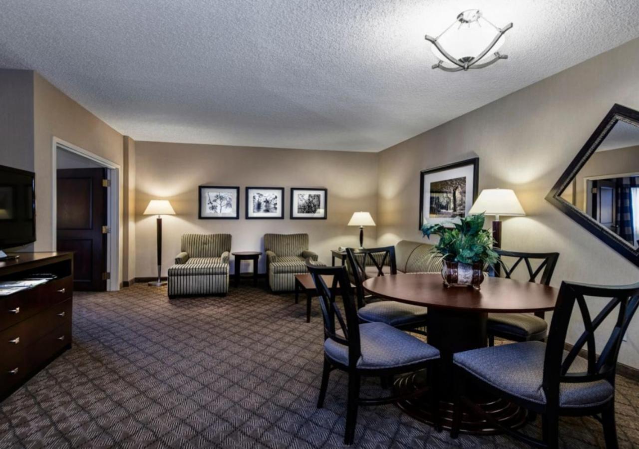 Executive King Room with Mobility Accessible Tub - Non-Smoking at Holiday Inn Springdale/Fayetteville Area, an IHG Hotel