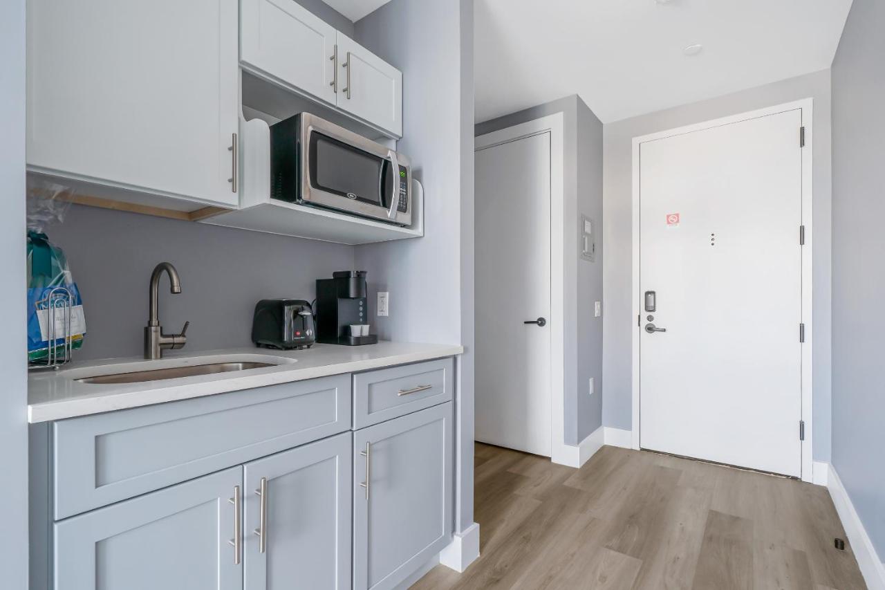 Deluxe King Suite, Balcony, Non-Smoking at Global Luxury Suites at The Arches