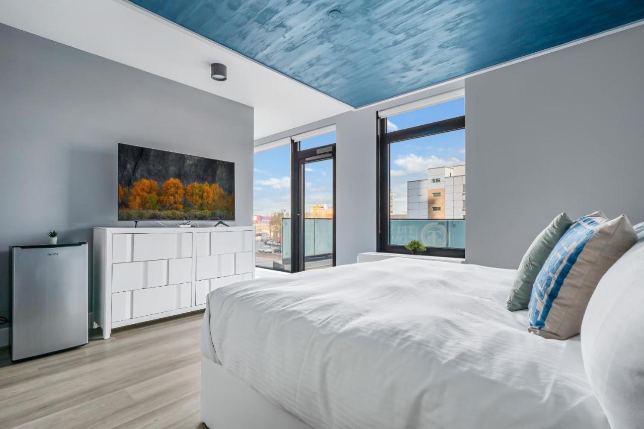 Deluxe King Suite, Balcony, Non-Smoking at Global Luxury Suites at The Arches