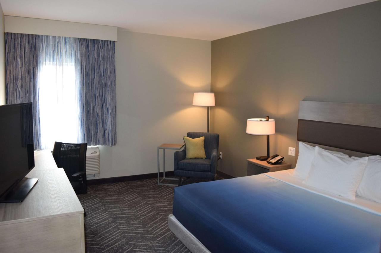 King Room - Mobility Access/Non-Smoking at La Quinta Inn & Suites by Wyndham Middletown-Goshen