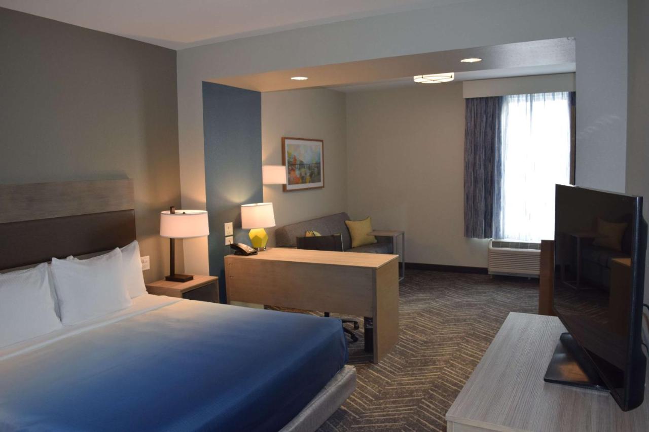 Deluxe King Room - Non-Smoking at La Quinta Inn & Suites by Wyndham Middletown-Goshen